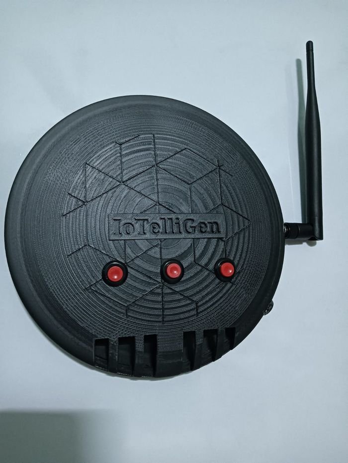 Compact sensor node with antenna